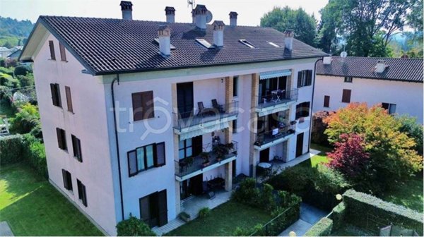 appartamento in vendita a Sesto Calende in zona Lisanza