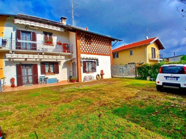 casa indipendente in vendita a Sesto Calende in zona San Giorgio