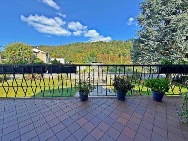 appartamento in vendita a Sesto Calende in zona Lisanza