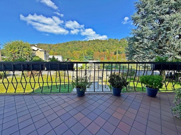 appartamento in vendita a Sesto Calende in zona Lisanza