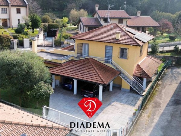 casa indipendente in vendita a Sesto Calende in zona Lentate