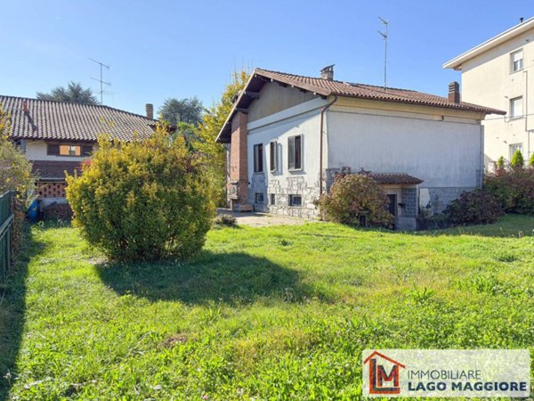 casa indipendente in vendita a Sesto Calende
