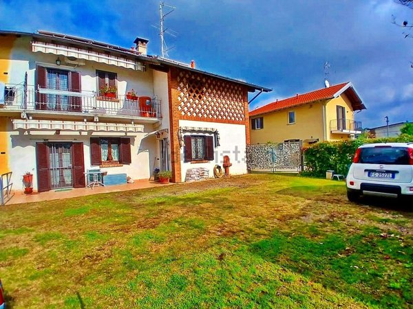 casa semindipendente in vendita a Sesto Calende in zona San Giorgio