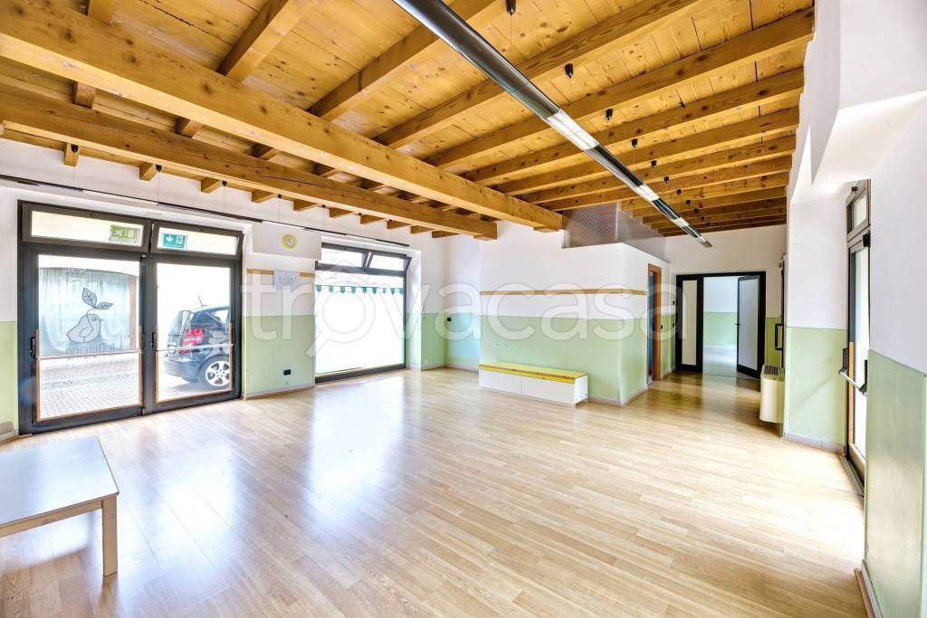 negozio in vendita a Sesto Calende