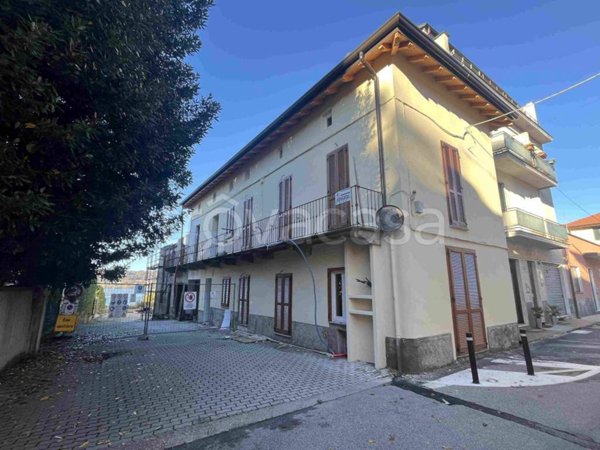 appartamento in vendita a Sesto Calende in zona Lisanza