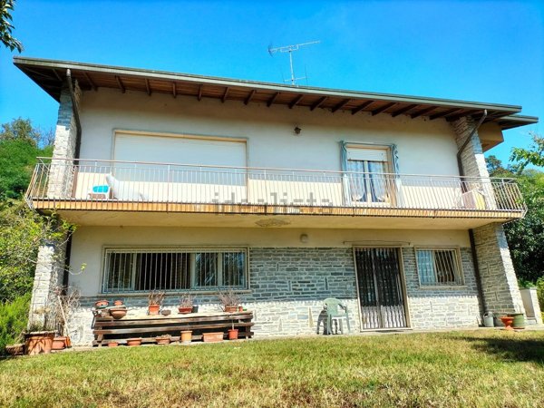 casa indipendente in vendita a Sesto Calende in zona Lisanza