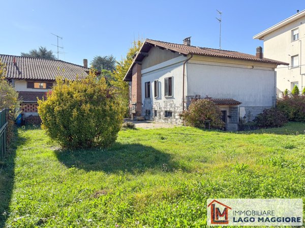 casa indipendente in vendita a Sesto Calende
