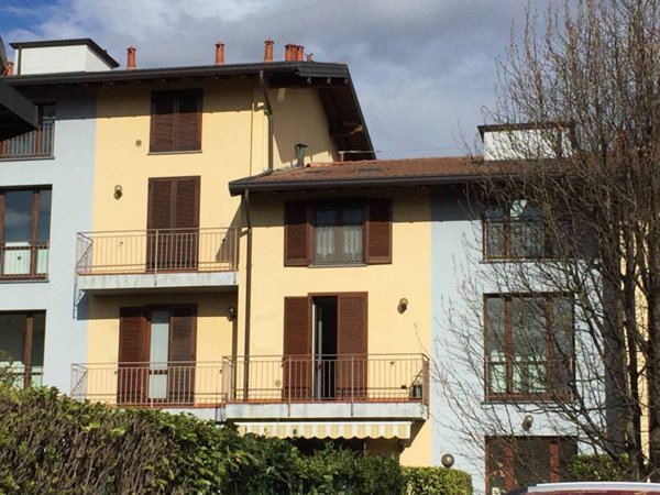 appartamento in vendita a Sesto Calende in zona Oca