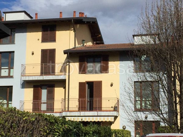 appartamento in vendita a Sesto Calende in zona Oca