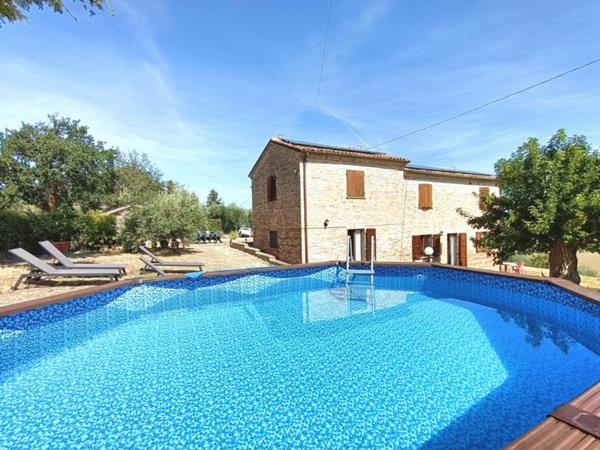 casa indipendente in vendita a Sesto Calende in zona Sant'Anna