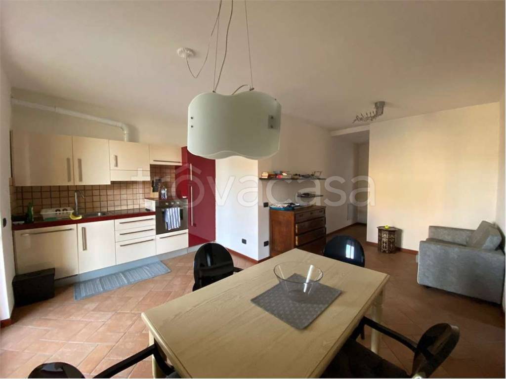 appartamento in vendita a Sesto Calende in zona Oneda