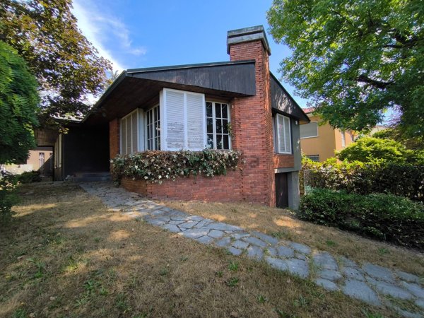 casa indipendente in vendita a Sesto Calende