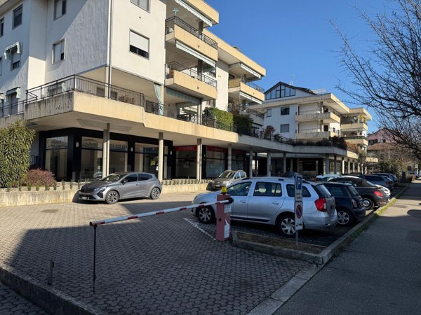 negozio in vendita a Sesto Calende