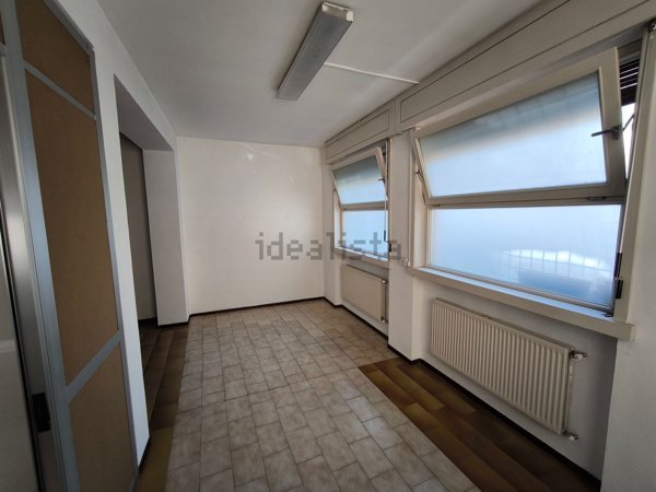 ufficio in vendita a Sesto Calende