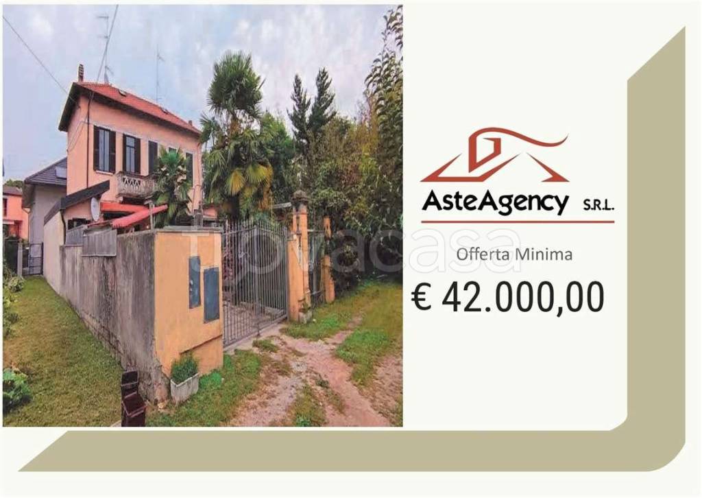 casa indipendente in vendita a Sesto Calende