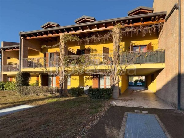 appartamento in vendita a Sesto Calende in zona Oneda