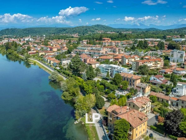 appartamento in vendita a Sesto Calende