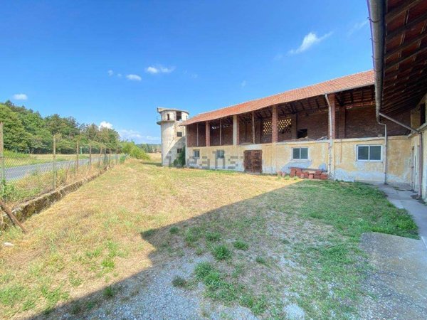 casale in vendita a Sesto Calende in zona Lentate