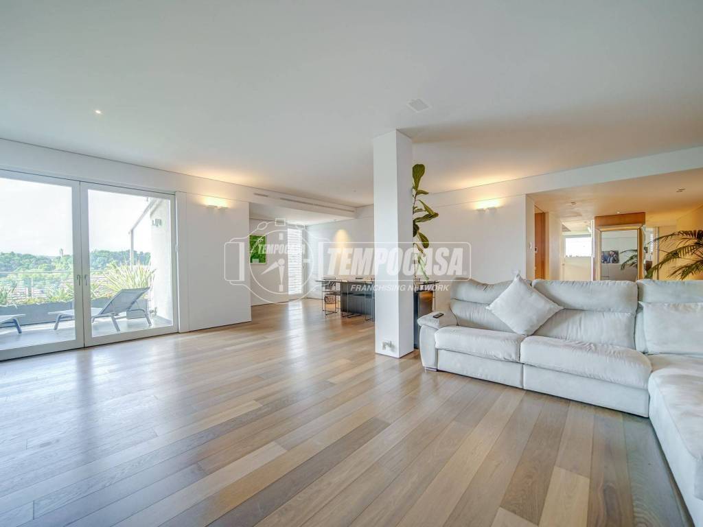 appartamento in vendita a Sesto Calende