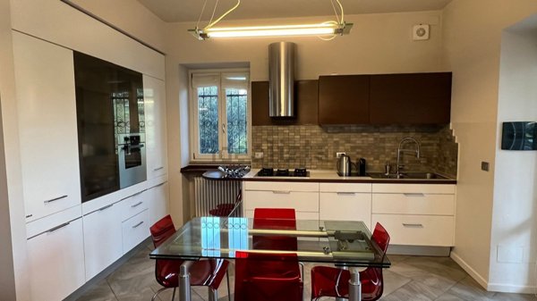 casa indipendente in vendita a Sesto Calende