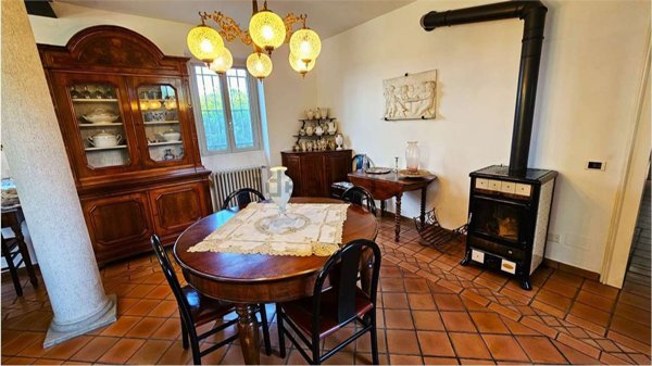 casa indipendente in vendita a Sesto Calende in zona Sant'Anna