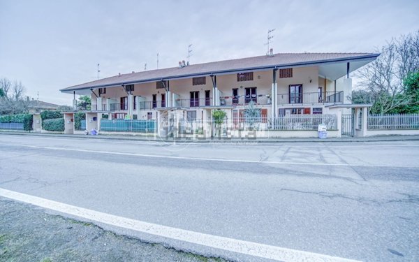 casa indipendente in vendita a Sesto Calende