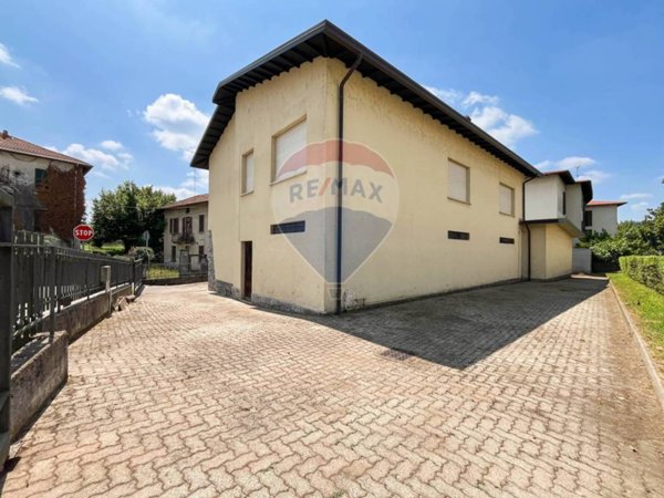 casa indipendente in vendita a Sesto Calende