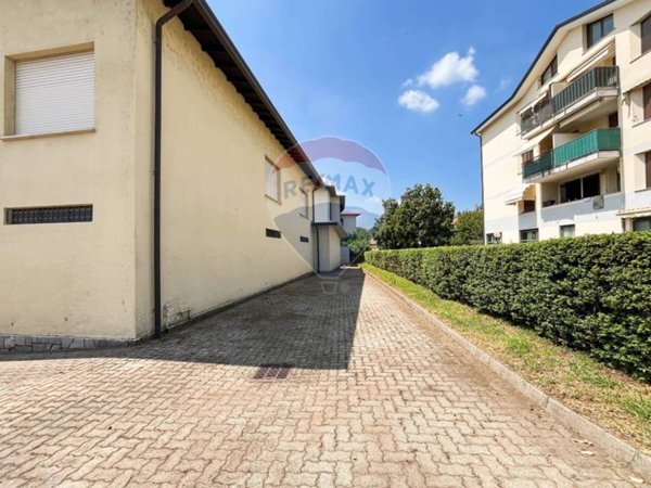 casa indipendente in vendita a Sesto Calende