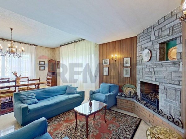 casa indipendente in vendita a Sesto Calende