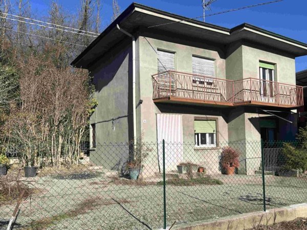 casa indipendente in vendita a Sesto Calende