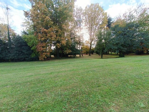 terreno agricolo in vendita a Sesto Calende