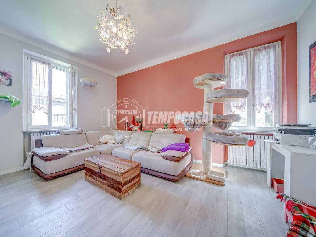 casa indipendente in vendita a Sesto Calende