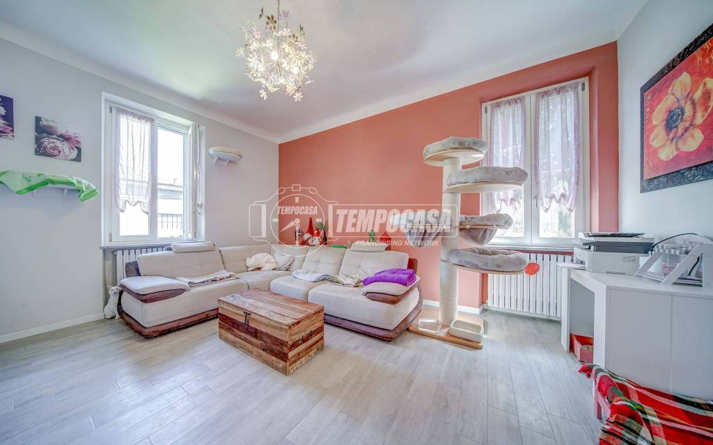 casa indipendente in vendita a Sesto Calende