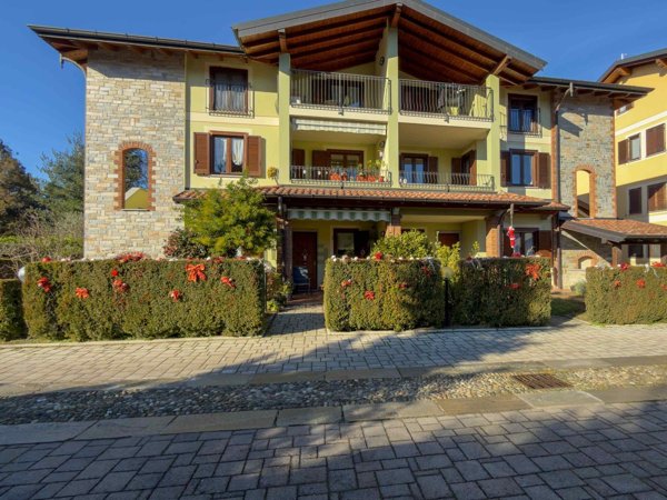 appartamento in vendita a Sesto Calende
