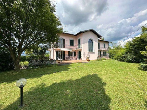 casa indipendente in vendita a Sesto Calende in zona Sant'Anna