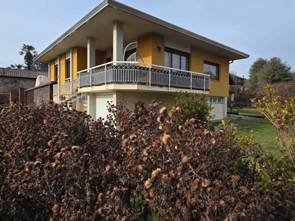 casa indipendente in vendita a Sesto Calende