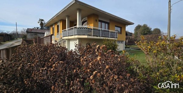 casa indipendente in vendita a Sesto Calende