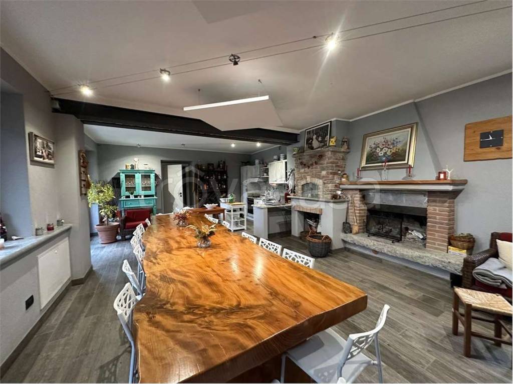 casa indipendente in vendita a Sesto Calende