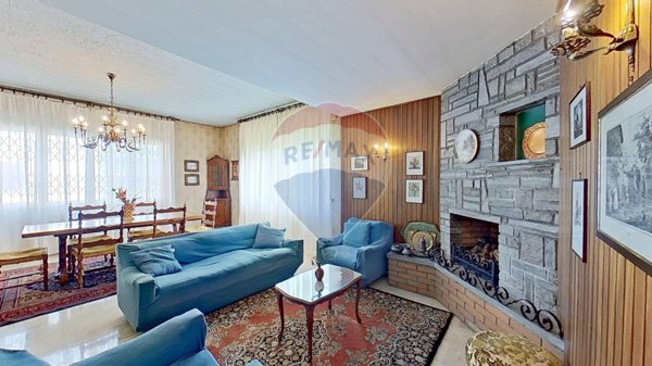 casa indipendente in vendita a Sesto Calende