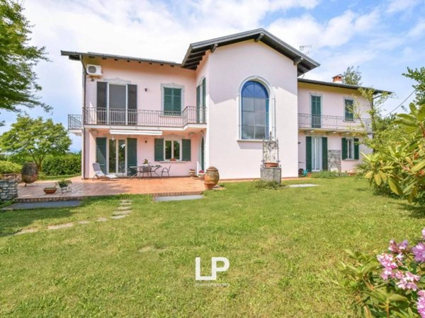 casa indipendente in vendita a Sesto Calende in zona Sant'Anna