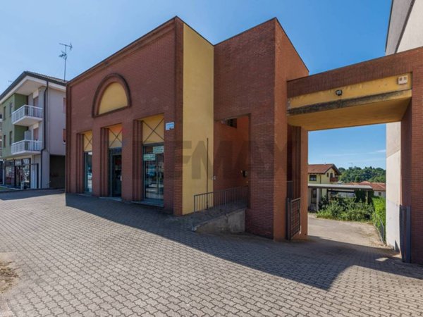 negozio in vendita a Sesto Calende