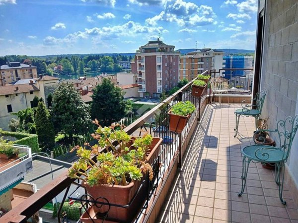 appartamento in vendita a Sesto Calende