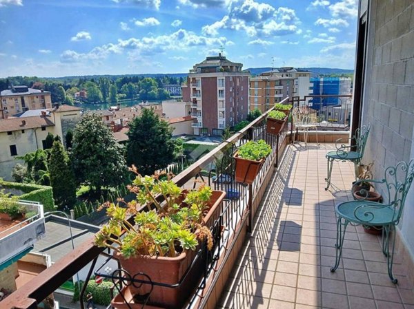 appartamento in vendita a Sesto Calende