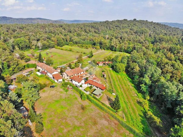 casa indipendente in vendita a Sesto Calende
