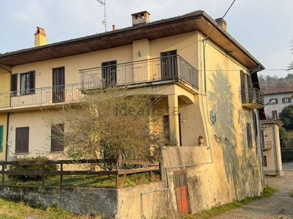 appartamento in vendita a Sesto Calende in zona Lentate