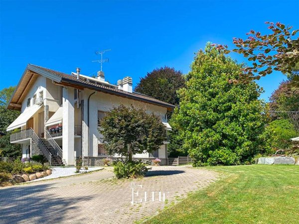 casa indipendente in vendita a Sesto Calende in zona Lisanza