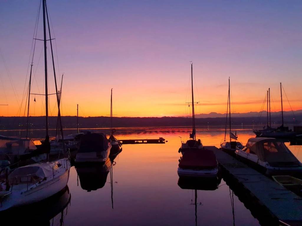 casa indipendente in vendita a Sesto Calende in zona Lisanza