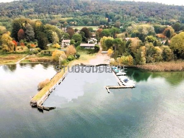 casa indipendente in vendita a Sesto Calende