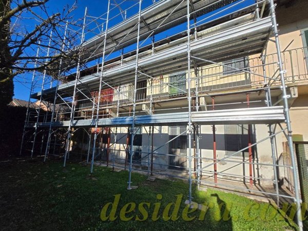 casa indipendente in vendita a Sesto Calende