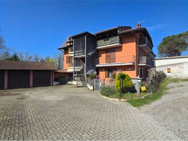 appartamento in vendita a Sesto Calende